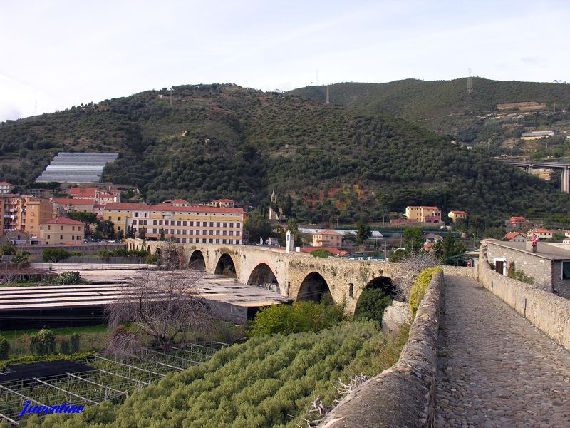 Ponte romanico di Taggia