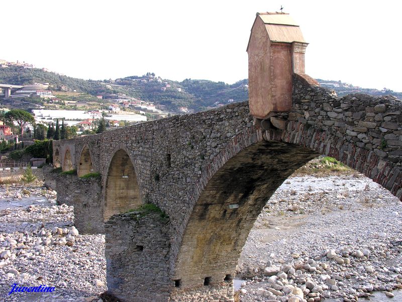 Ponte romanico di Taggia