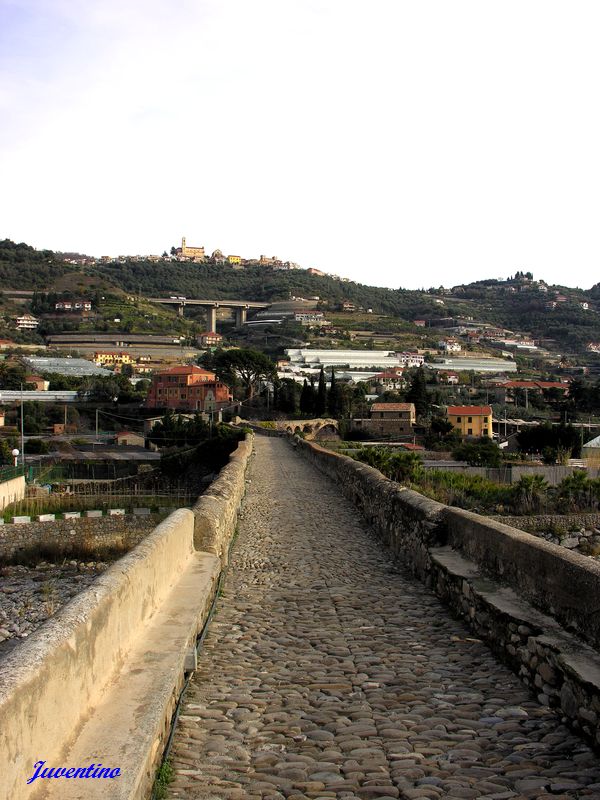 Ponte romanico di Taggia