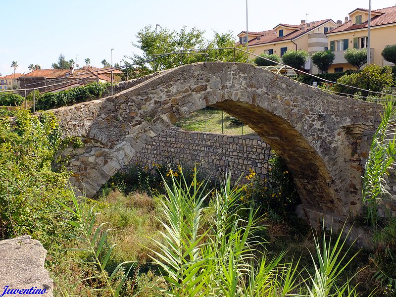 Pont sur le Caramagna à Imperia