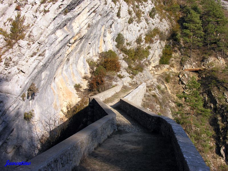 Pont sarde de Sigale sur le Riolan