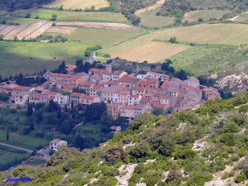 Cucugnan vu du château de Quéribus